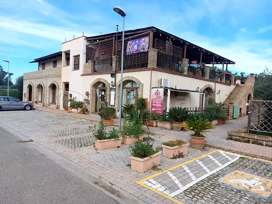 Immagine 2 di Locale commerciale in vendita  in Via Aurelia Nord 10 a Follonica