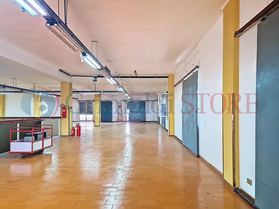 Immagine 38 di Attività commerciale in vendita  a Francavilla Fontana