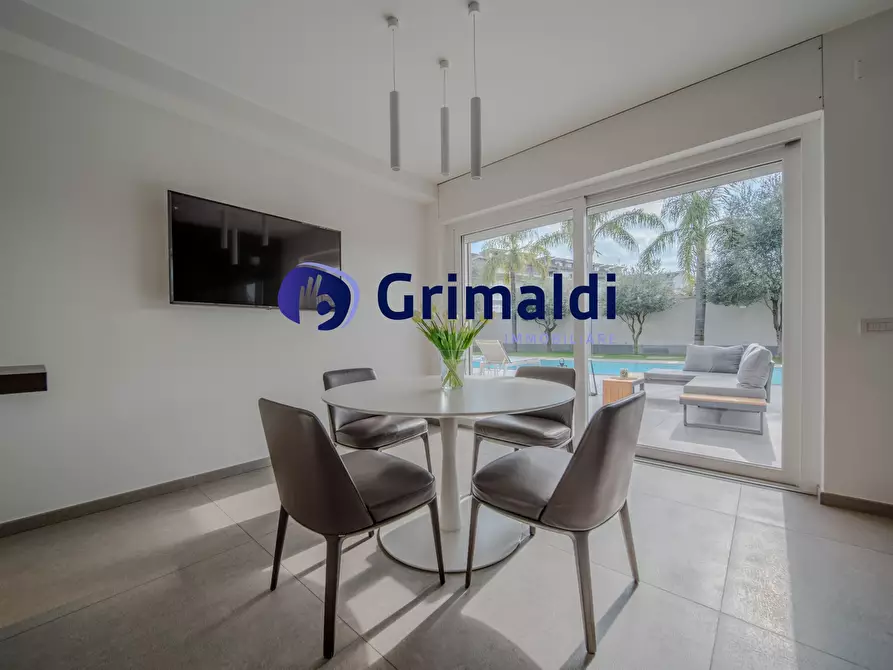Immagine 11 di Villa in vendita  a Napoli