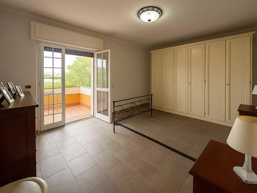 Immagine 8 di Trilocale in vendita  in Via Leonida Rech 58 a Roma