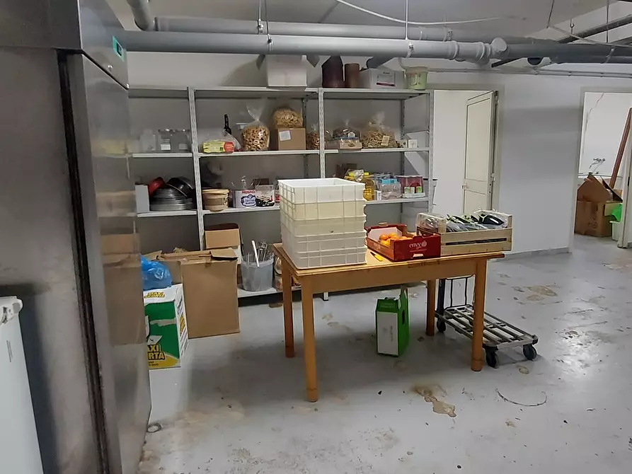 Immagine 43 di Locale commerciale in vendita  in Viale Porta Pia 5 a Brindisi