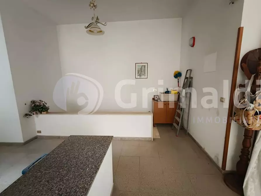 Immagine 10 di Garage in vendita  in via libertà 42 a Sannicola