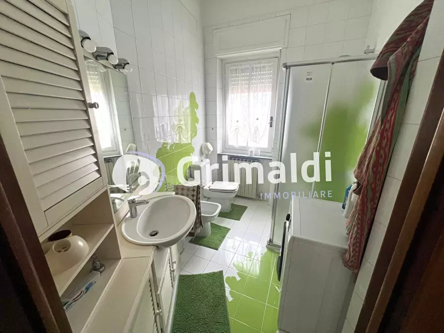Immagine 15 di Trilocale in vendita  in Via Alessandro di Gifflenga 7 a Vercelli