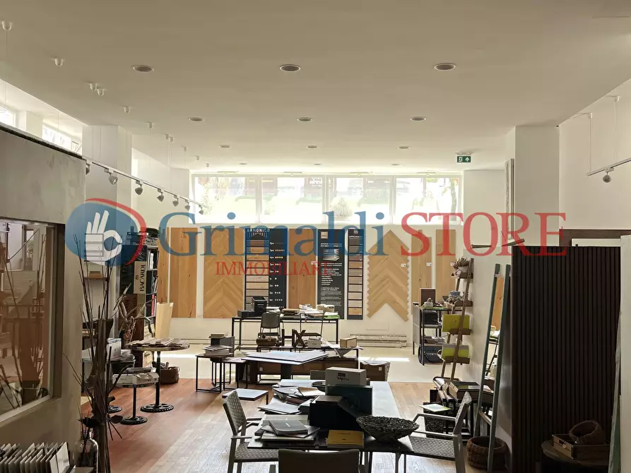 Immagine 33 di Magazzino in vendita  in Viale Giovanni Paolo II 71 a Lecce