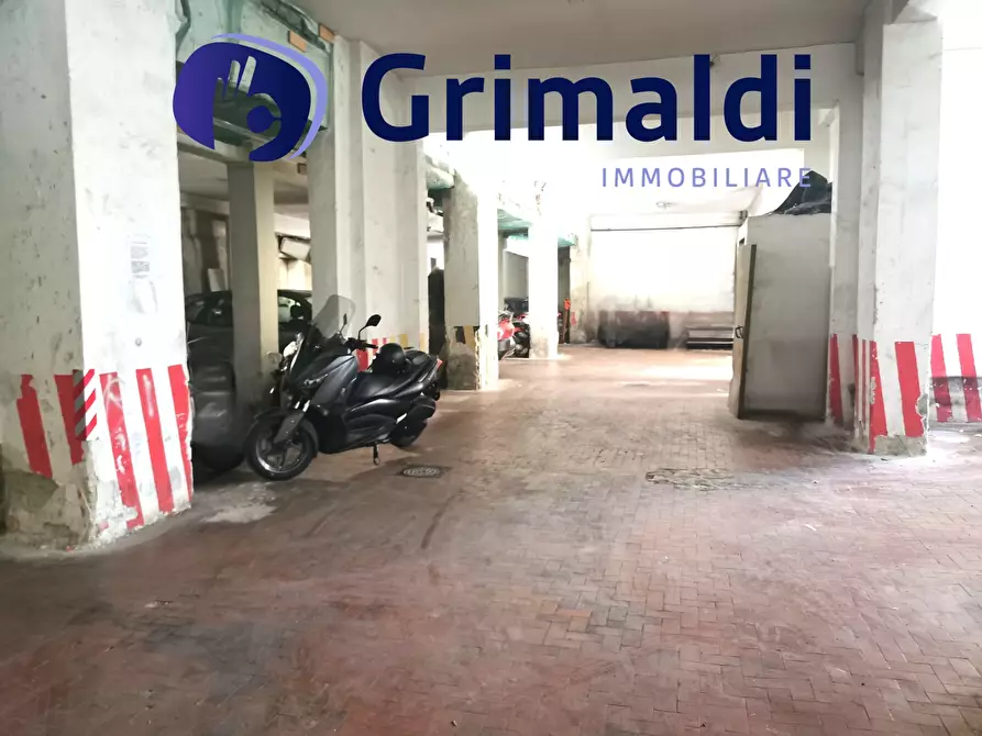 Immagine 4 di Garage in vendita  a Napoli