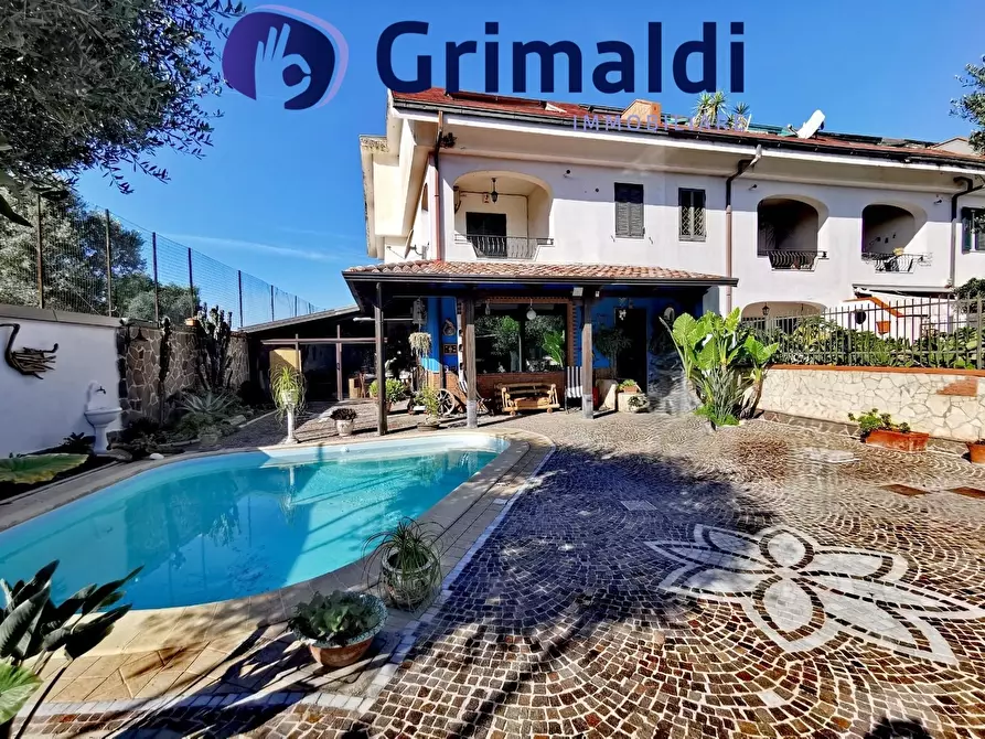 Immagine 3 di Villa in vendita  a Napoli
