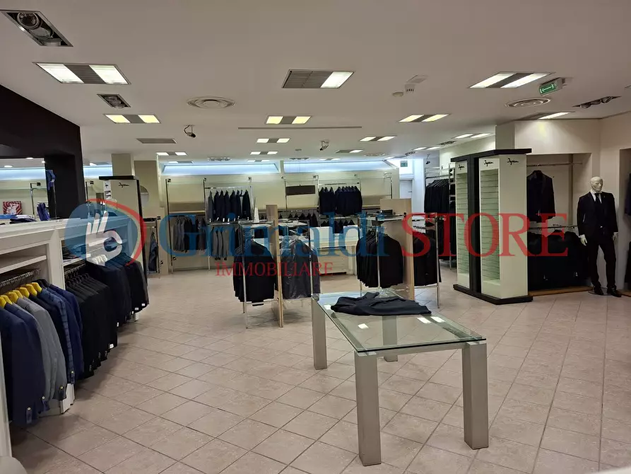 Immagine 5 di Locale commerciale in vendita  in Via Pacinotti 19 a Campi Salentina