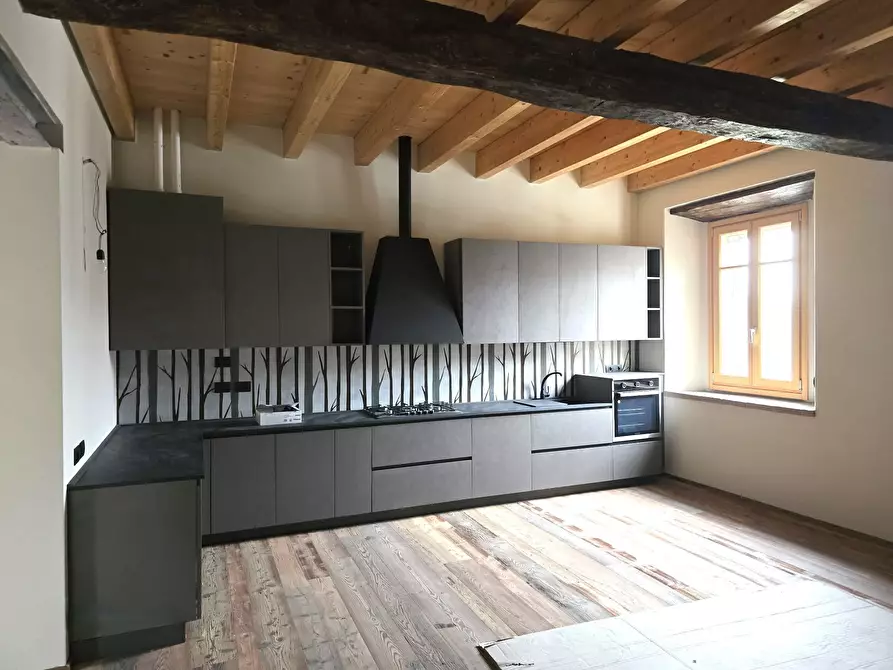 Immagine 12 di Rustico / casale in vendita  in Via C. Battisti 4 a Merone