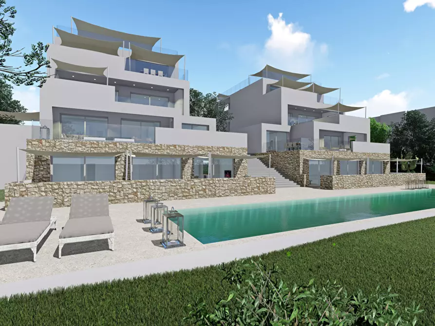 Immagine 3 di Trilocale in vendita  in Via Ugo Foscolo 34 a Castrignano Del Capo