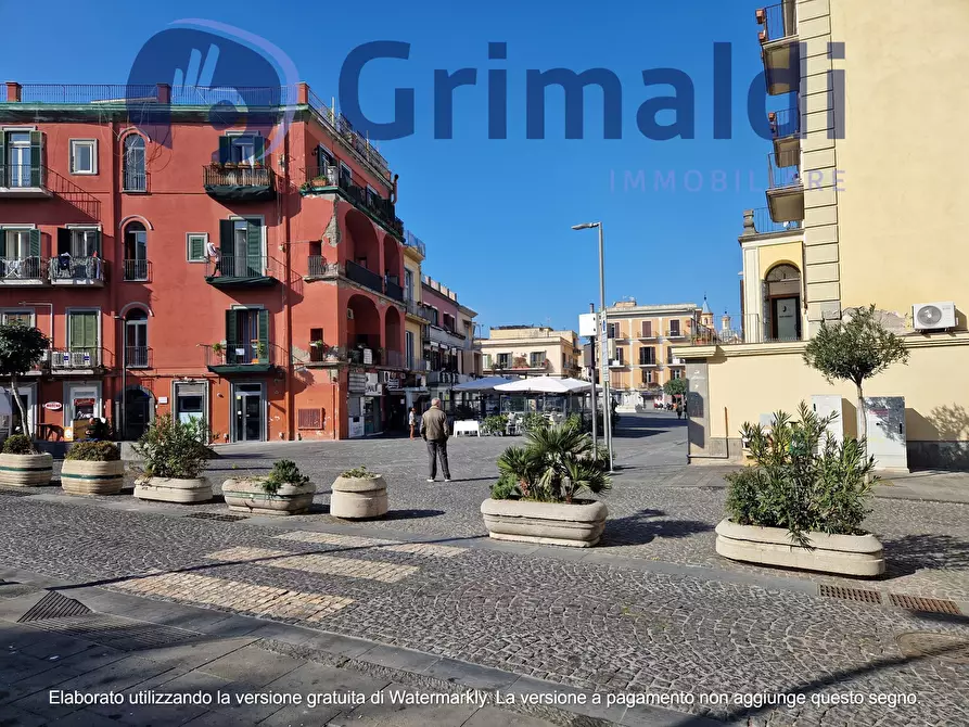 Immagine 1 di Locale commerciale in affitto  in P.zza Della Repubblica 66 a Pozzuoli