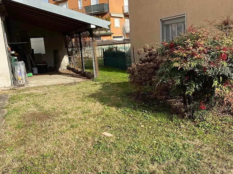 Immagine 10 di Casa indipendente in vendita  a Como