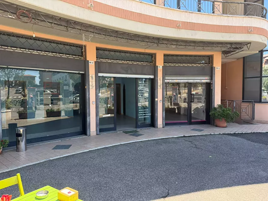 Immagine 6 di Attività commerciale in affitto  in Via Aldo Moro 98 a Aprilia