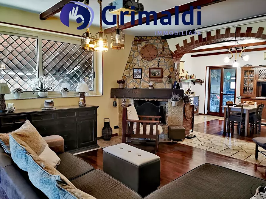 Immagine 10 di Villa in vendita  a Napoli