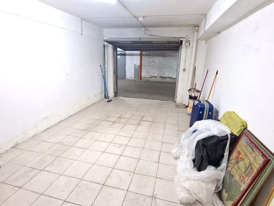 Immagine 10 di Garage in vendita  in Via Urelio Nicolodi 25 a Avellino