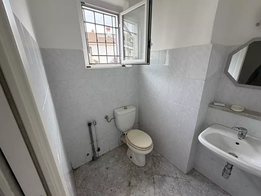 Immagine 12 di Appartamento in vendita  in Viale Giuseppe Mazzini a Sarzana