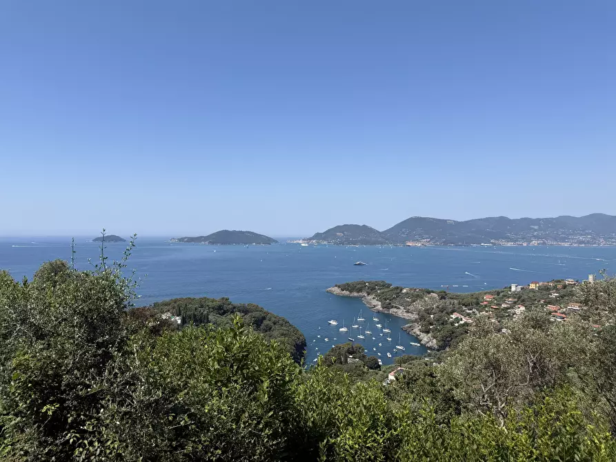 Immagine 1 di Trilocale in vendita  a Lerici