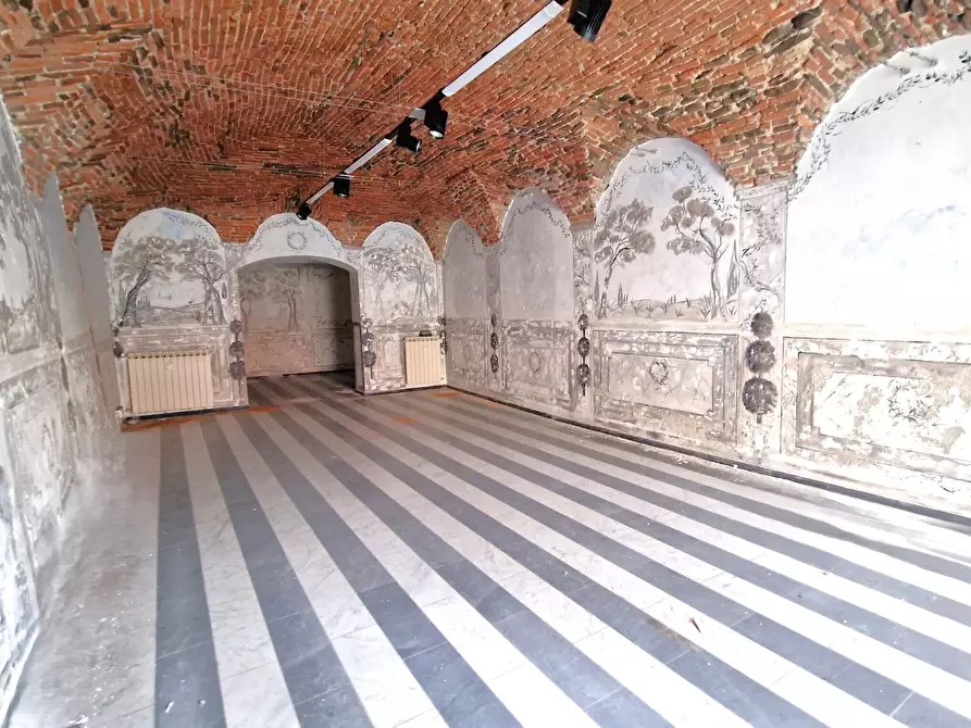 Immagine 1 di Locale commerciale in vendita  in Piazza Giacomo Matteotti 61 a Sarzana