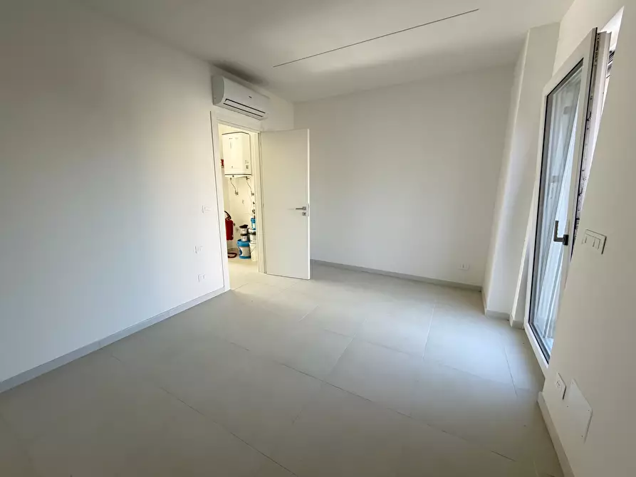Immagine 7 di Bilocale in vendita  a Sarzana