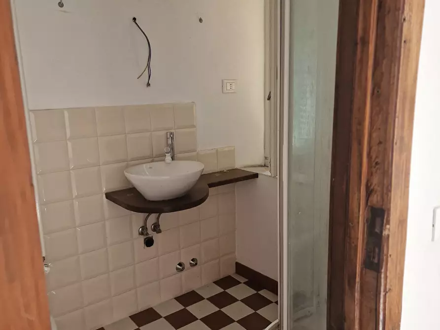 Immagine 44 di Quadrilocale in affitto  a Sarzana