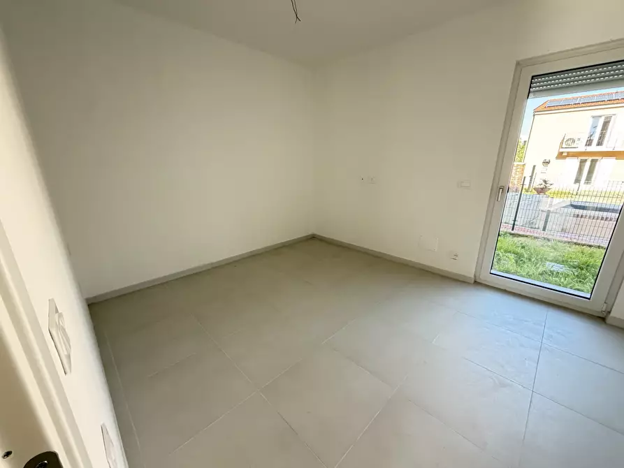 Immagine 8 di Bilocale in vendita  a Sarzana
