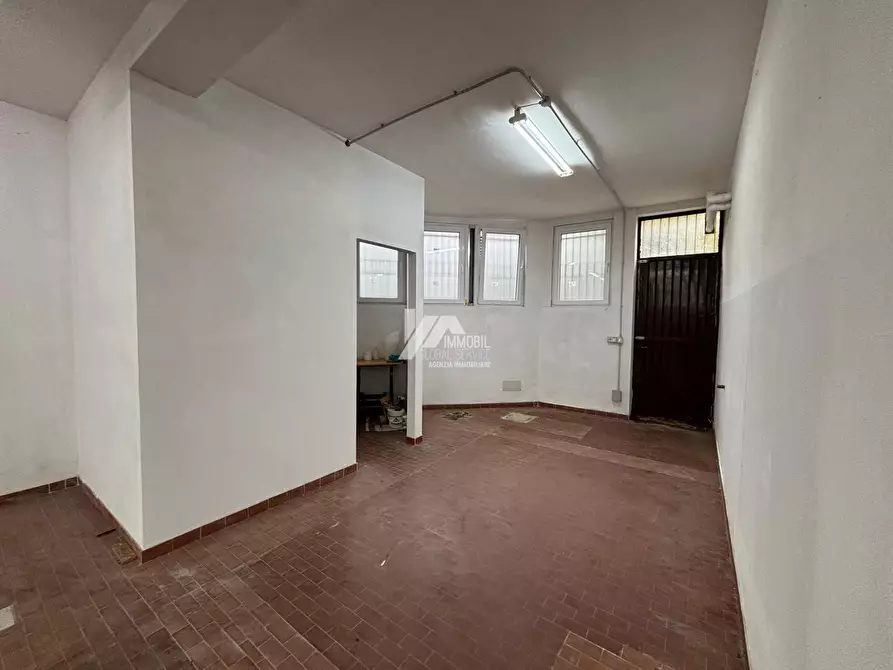 Immagine 4 di Laboratorio in vendita  in via carabioli a Cellatica