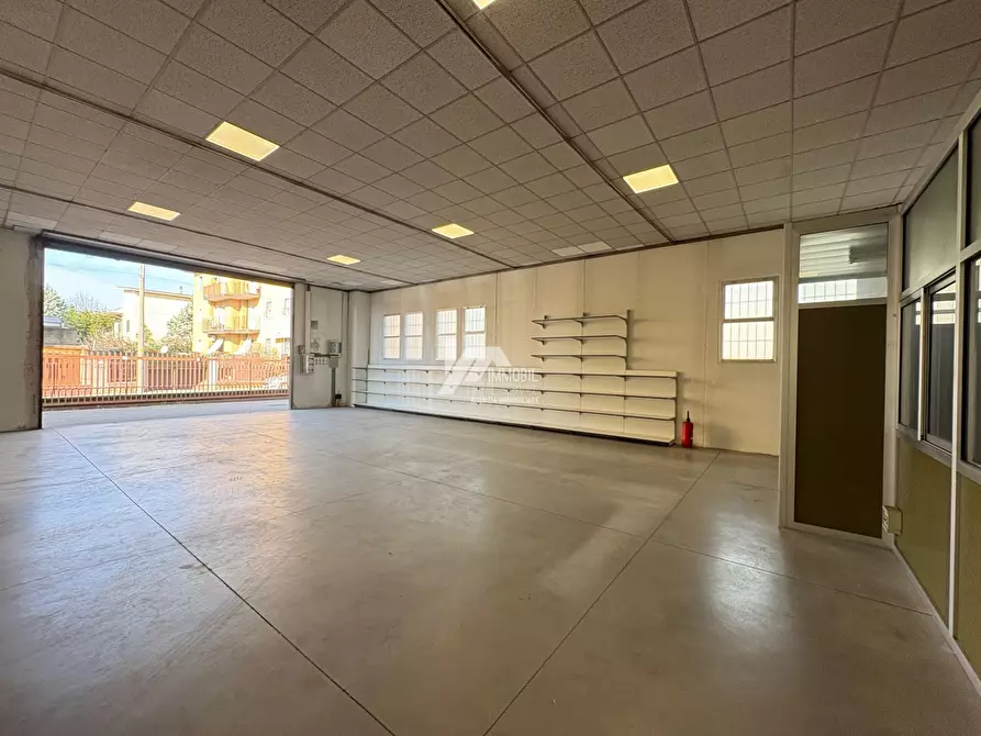 Immagine 3 di Attività artigianale in affitto  in Via Orzinuovi a Brescia