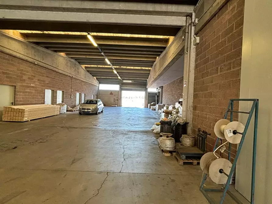 Immagine 5 di Attività artigianale in vendita  in Via Giovanni Scazzola 74 a Alessandria