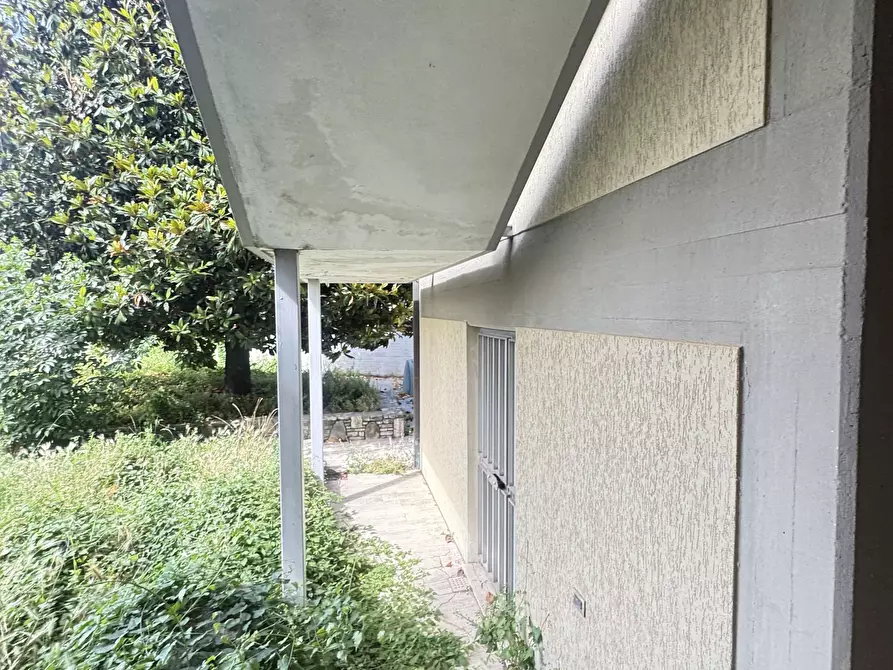 Immagine 2 di Porzione di casa in vendita  a Pietrasanta