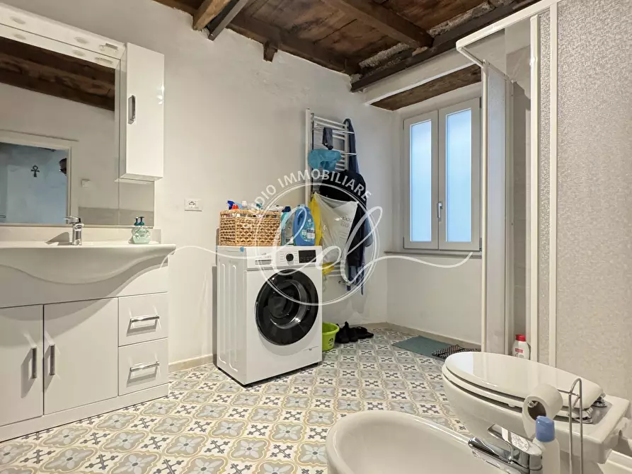 Immagine 21 di Porzione di casa in vendita  a Pietrasanta