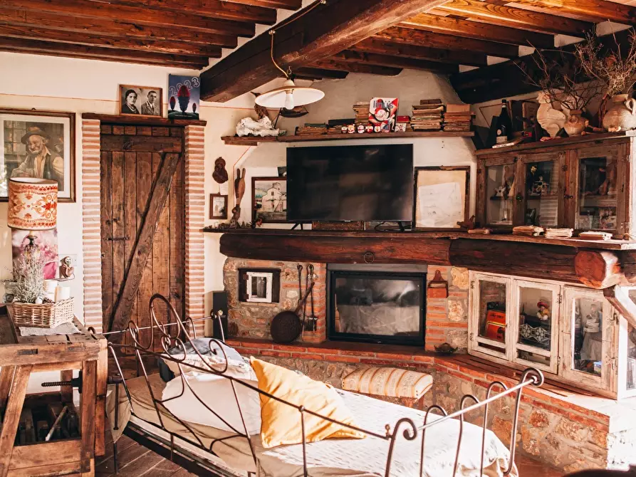 Immagine 18 di Rustico / casale in affitto  a Camaiore