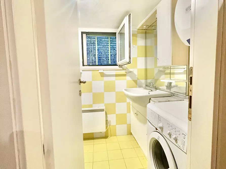 Immagine 37 di Quadrilocale in vendita  a Camaiore