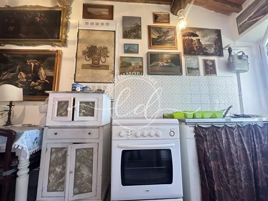 Immagine 24 di Trilocale in affitto  a Pietrasanta