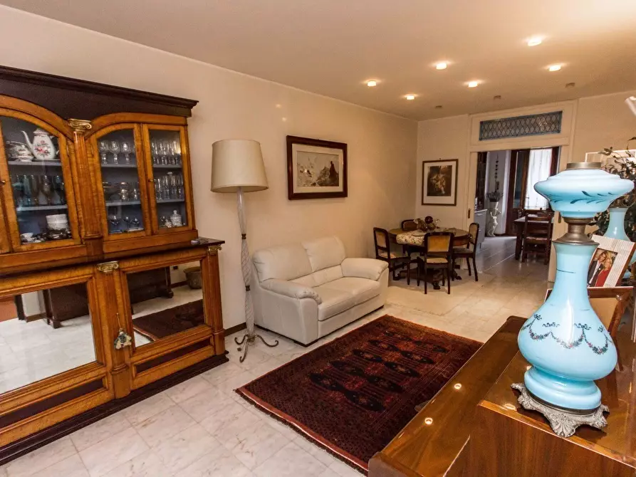 Immagine 5 di Appartamento in vendita  a Pietrasanta