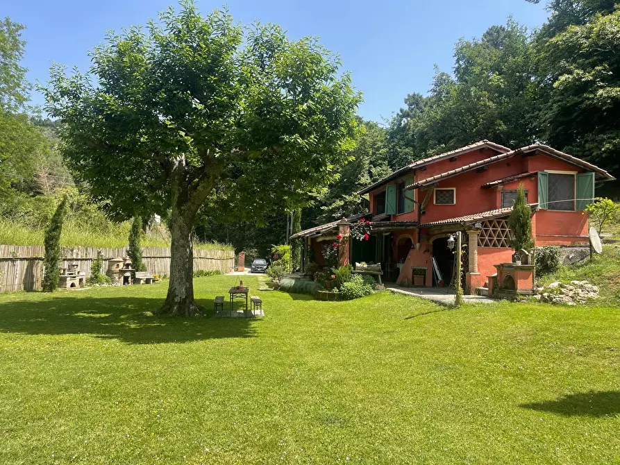 Immagine 2 di Casa indipendente in vendita  a Camaiore