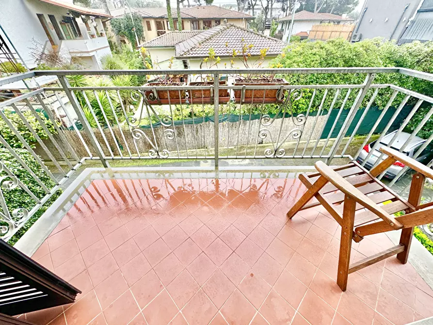 Immagine 13 di Porzione di casa in vendita  a Massa