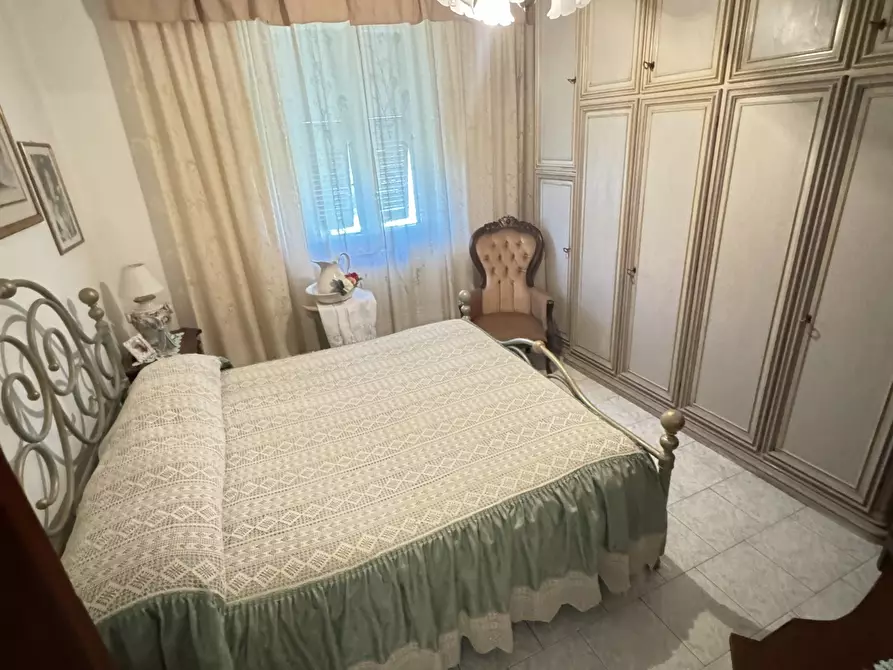 Immagine 43 di Porzione di casa in vendita  a Massa