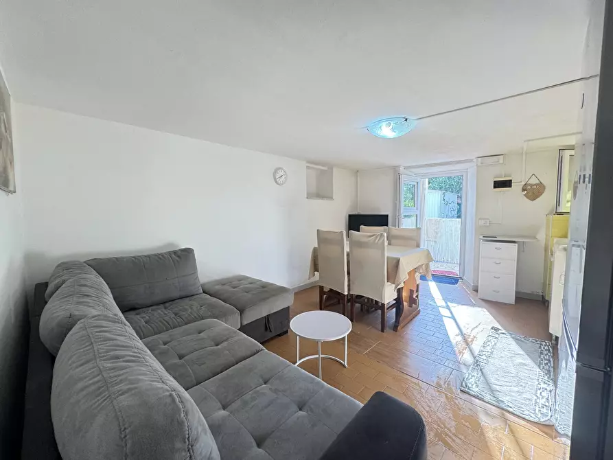 Immagine 7 di Trilocale in affitto  a Pietrasanta