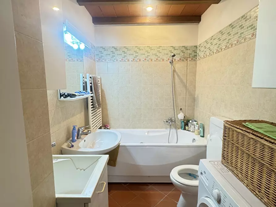 Immagine 22 di Porzione di casa in vendita  a Pietrasanta