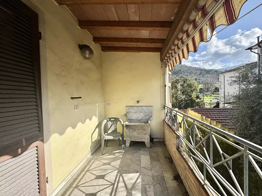 Immagine 13 di Porzione di casa in vendita  a Massa