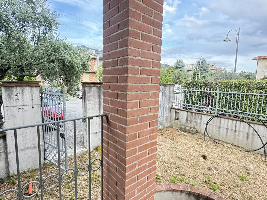 Immagine 59 di Porzione di casa in vendita  a Seravezza