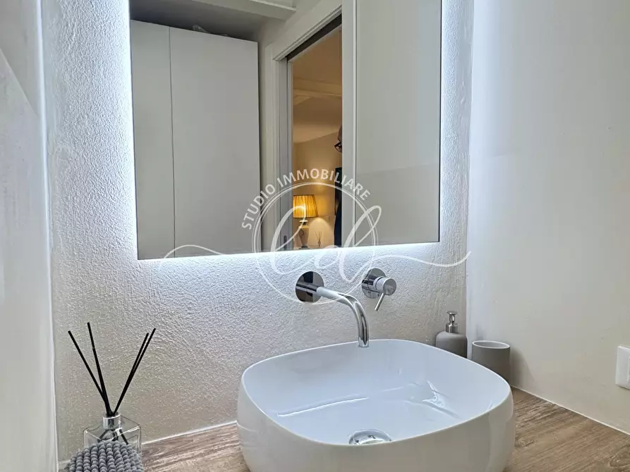 Immagine 20 di Loft/Open space in vendita  a Pietrasanta