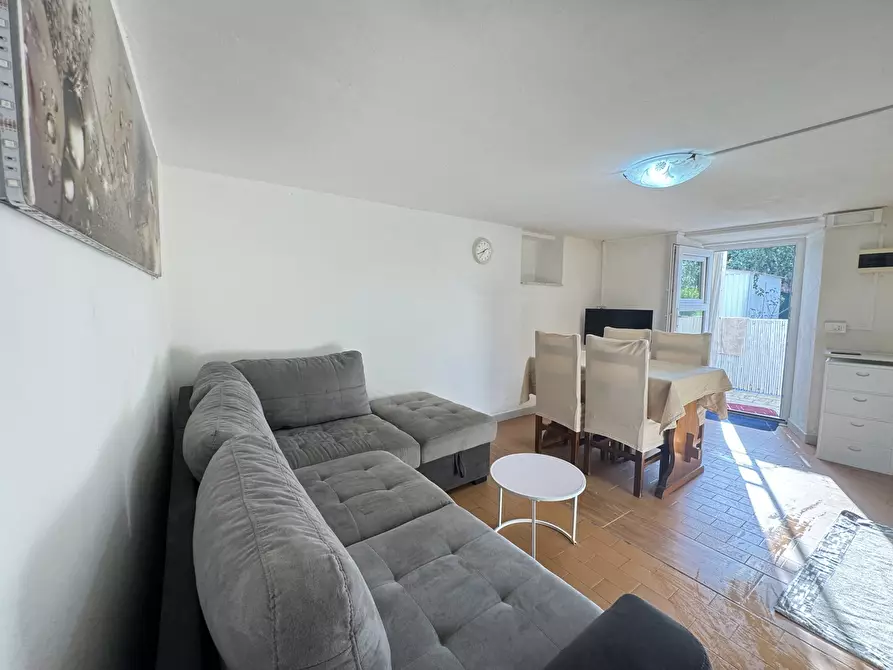 Immagine 6 di Trilocale in affitto  a Pietrasanta