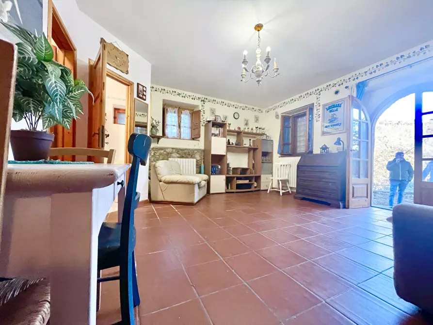 Immagine 66 di Porzione di casa in vendita  a Massarosa