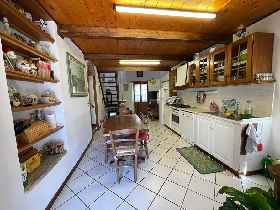 Immagine 12 di Rustico / casale in vendita  a Camaiore