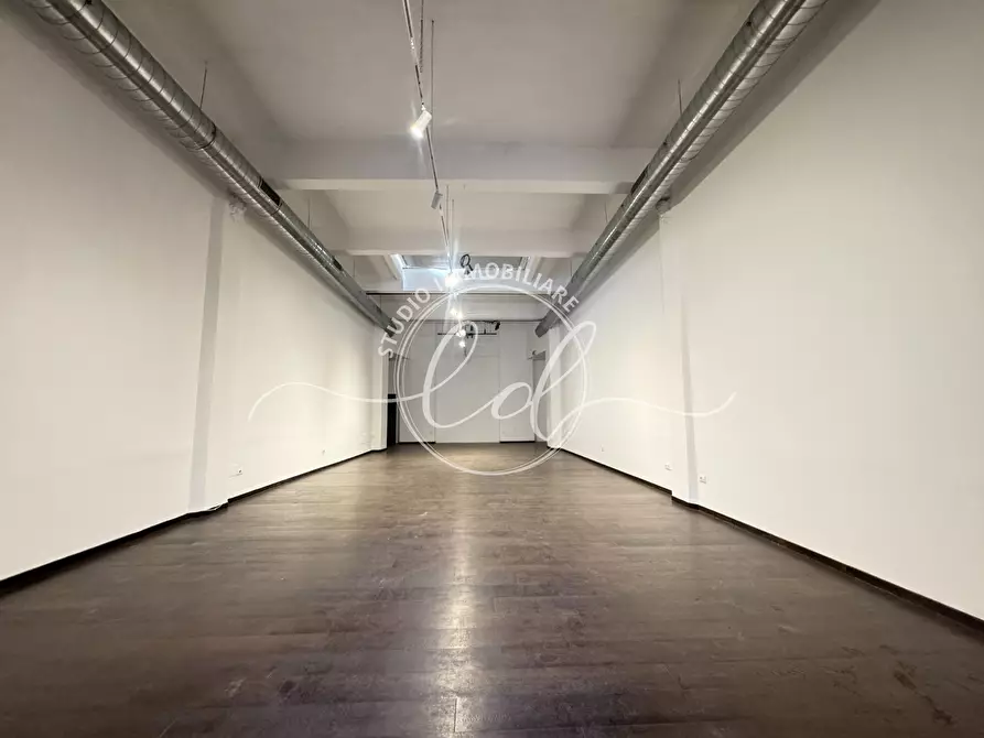 Immagine 4 di Capannone industriale in vendita  a Pietrasanta