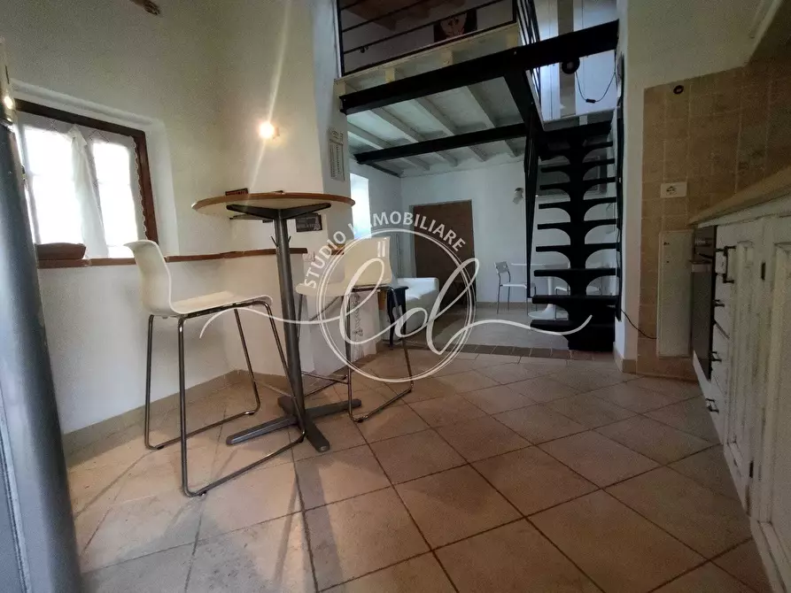 Immagine 2 di Porzione di casa in vendita  a Camaiore