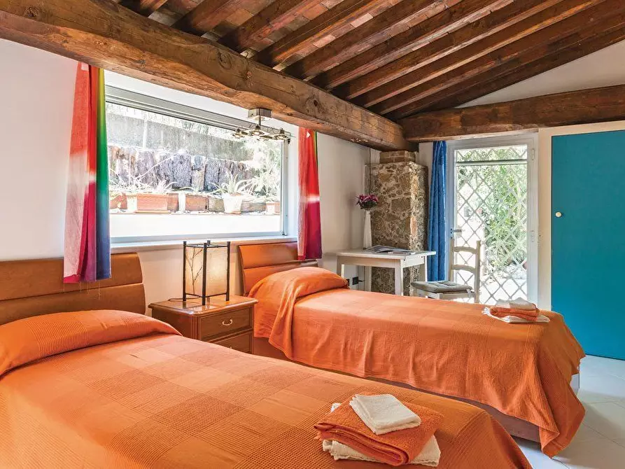 Immagine 19 di Casa indipendente in vendita  a Camaiore