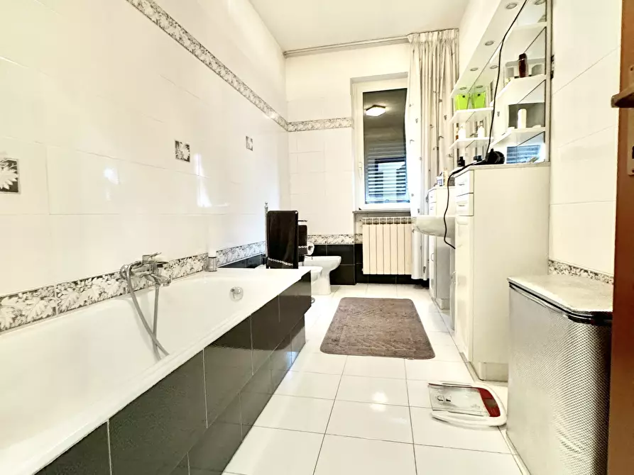 Immagine 25 di Porzione di casa in vendita  a Massa