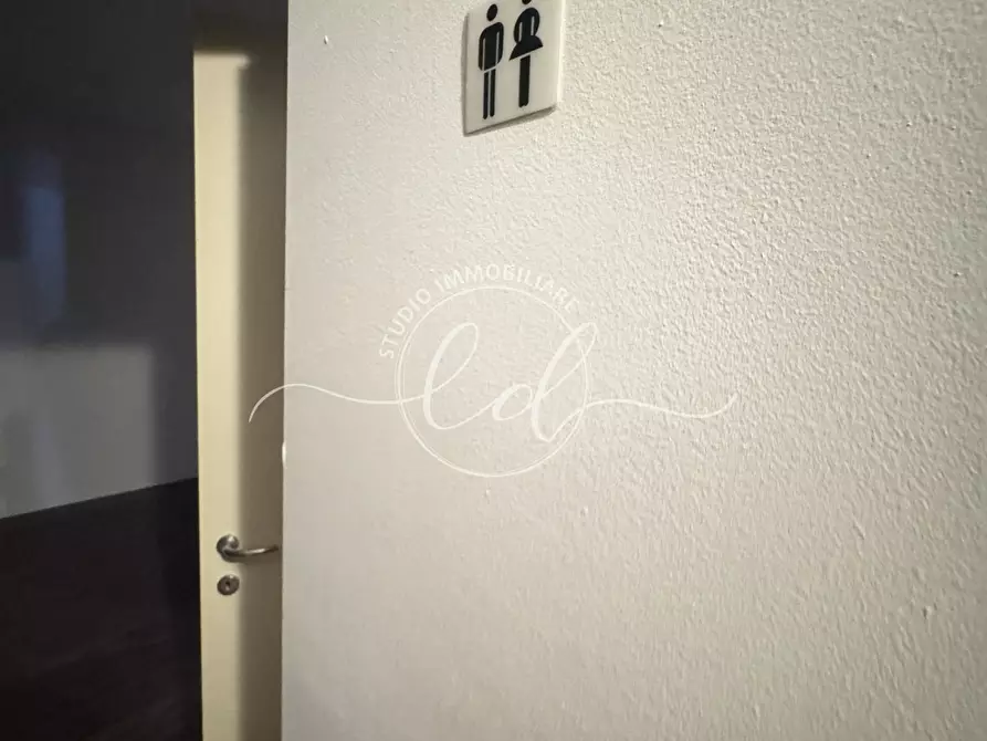 Immagine 10 di Capannone industriale in vendita  a Pietrasanta