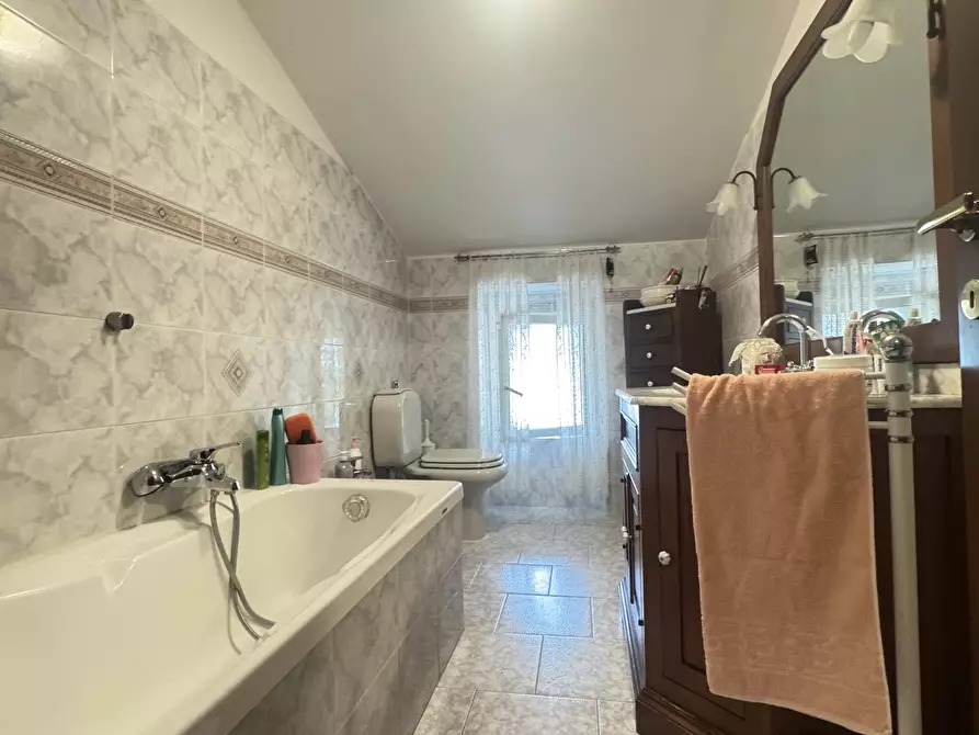 Immagine 37 di Quadrilocale in vendita  a Massa